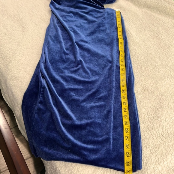 Zenana blue velvet wide leg pant size 1X, elastic waist, not hemmed, Preowned - Picture 4 of 8